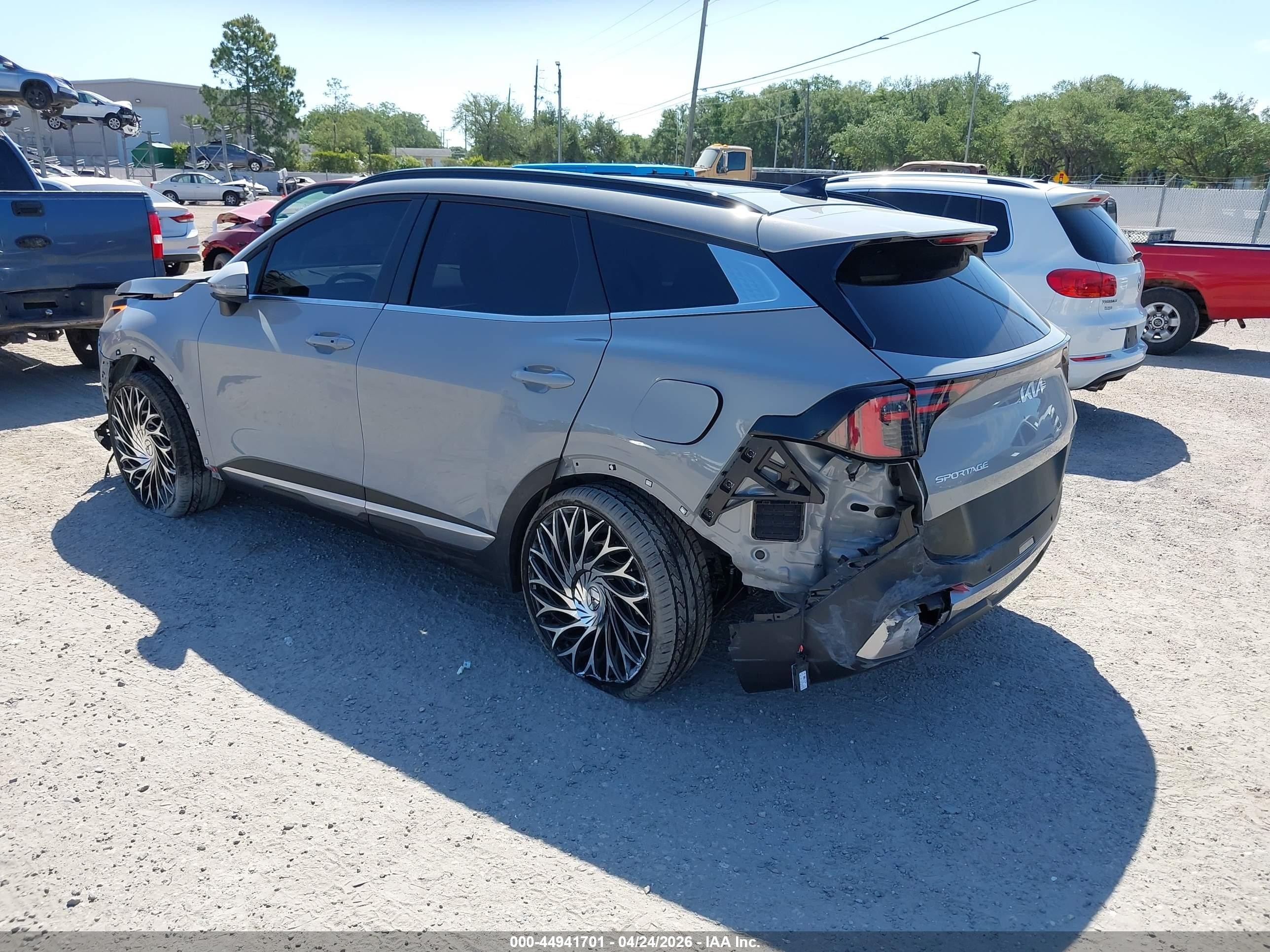 2026 Kia Sportage VIN 5XYK33DF0TG406617 IAAI salvage auction — Unknown, Rebuildable (Florida), sold $10,300 on 2026-07-06 (photo 3)