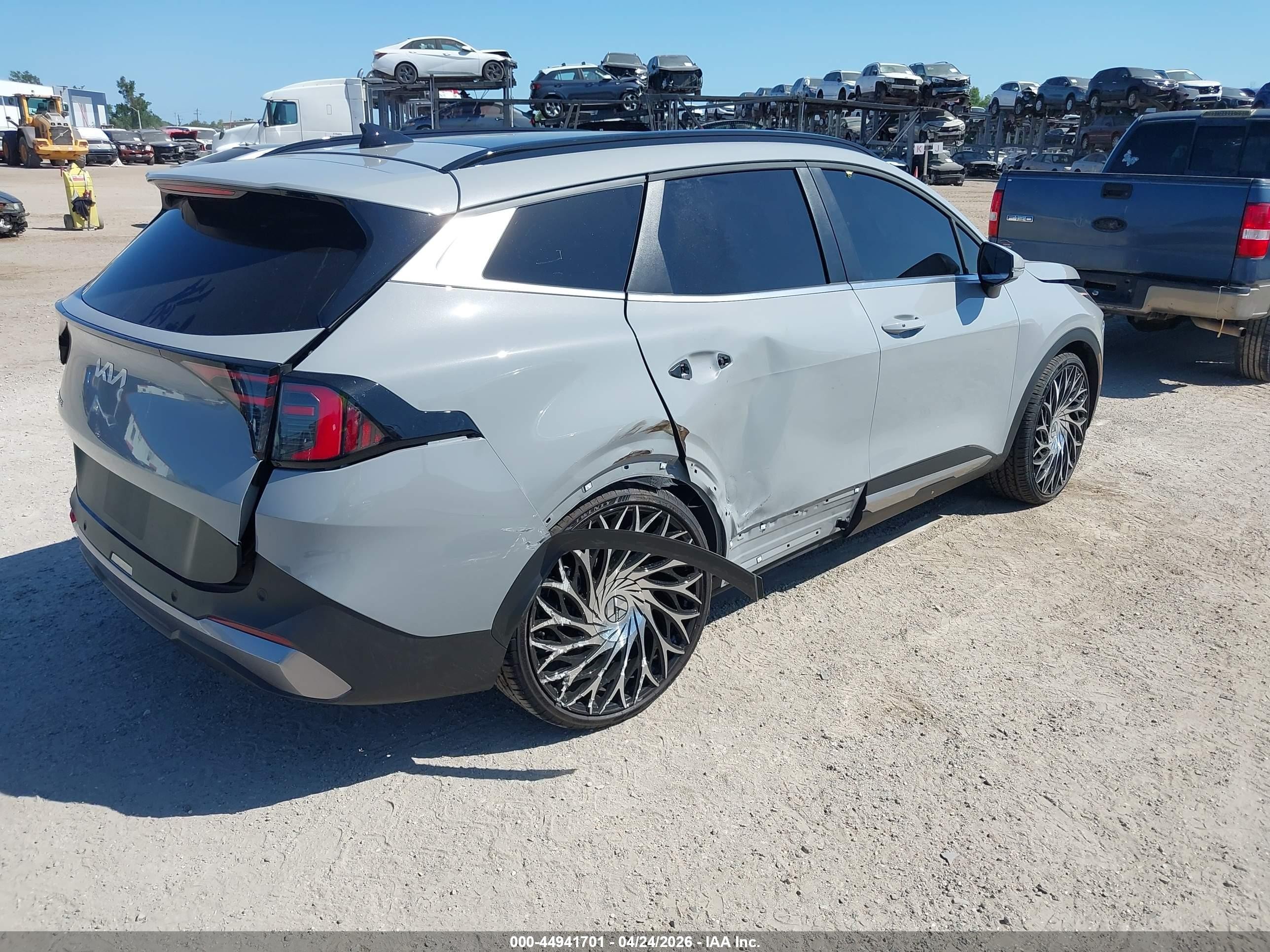 2026 Kia Sportage VIN 5XYK33DF0TG406617 IAAI salvage auction — Unknown, Rebuildable (Florida), sold $10,300 on 2026-07-06 (photo 4)