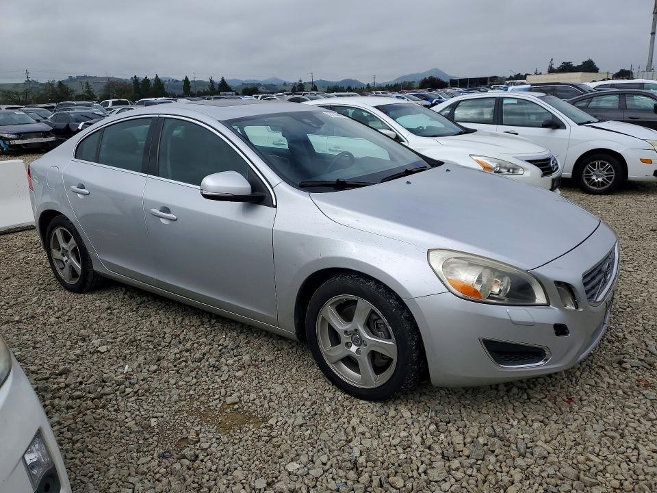 2012 Volvo S60 VIN YV1622FS4C2057765 COPART salvage auction — MINOR DENT/SCRATCHES, Ca - Dis/Dlr/Exp App For Dup Clean, sold $500 on 2026-07-02 (photo 4)