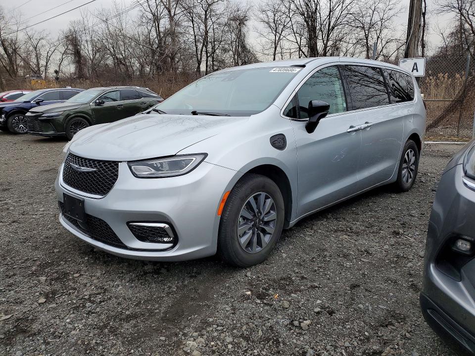 2024 Chrysler Pacifica VIN 2C4RC1S76RR141544 COPART salvage auction — WATER/FLOOD, Nj - Cert Of Title-Salvage Flood, sold $14,200 on 2026-07-03 (photo 1)