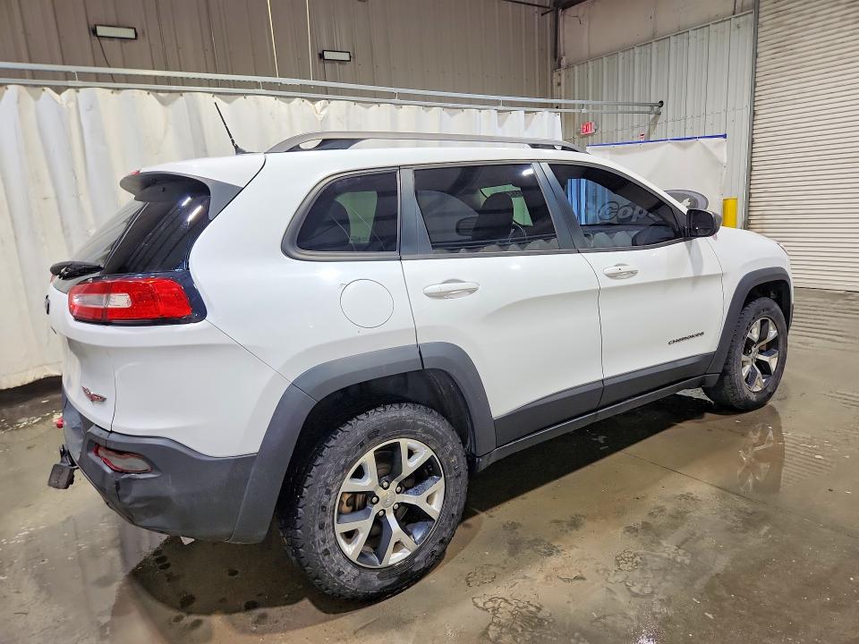 2014 Jeep Cherokee VIN 1C4PJMBS1EW284695 COPART salvage auction — MINOR DENT/SCRATCHES, Ks - Certificate Of Title, sold $675 on 2026-07-03 (photo 3)