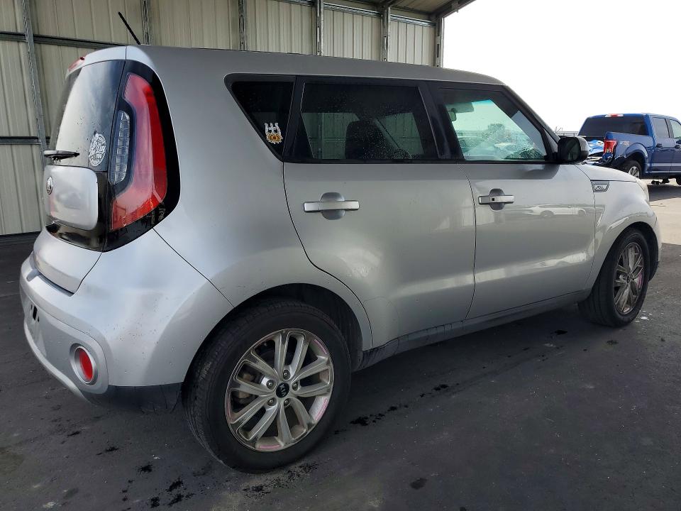 2017 Kia Soul VIN KNDJP3A50H7463254 COPART salvage auction — MINOR DENT/SCRATCHES, Ca - Dis/Dlr/Exp Only Clean Title, sold $950 on 2026-07-02 (photo 3)