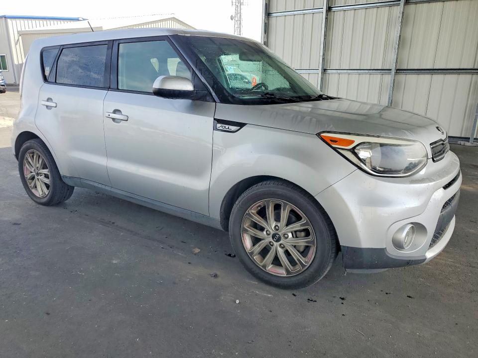 2017 Kia Soul VIN KNDJP3A50H7463254 COPART salvage auction — MINOR DENT/SCRATCHES, Ca - Dis/Dlr/Exp Only Clean Title, sold $950 on 2026-07-02 (photo 4)