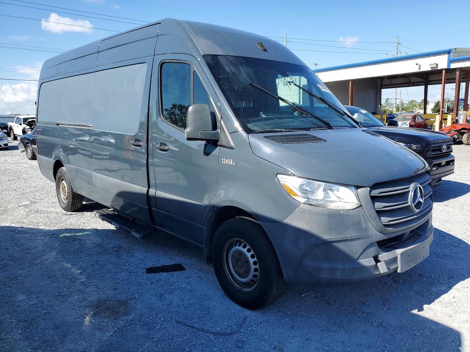 2019 Mercedes-Benz Sprinter VIN WD4PF1CD9KP137715 COPART salvage auction — Minor Dent/Scratches, FL - CERTIFICATE OF TITLE, sold $8,500 on 2026-06-19 (photo 4)