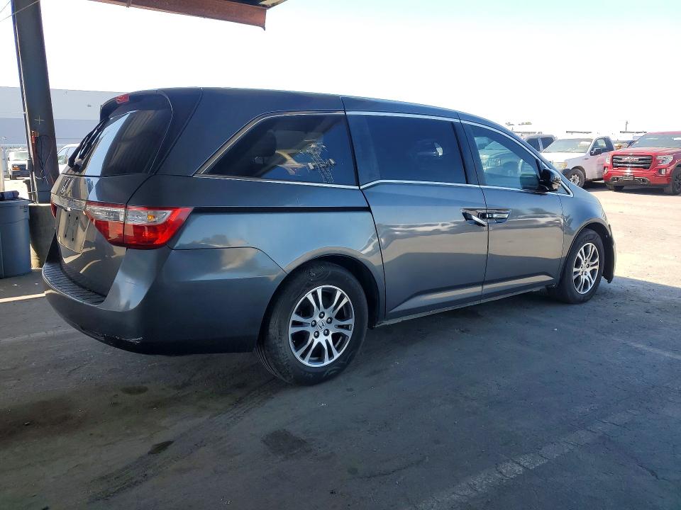 2013 Honda Odyssey VIN 5FNRL5H69DB003989 COPART salvage auction — FRONT END, Ca - Dis/Dlr/Exp Only Clean Title, sold $2,050 on 2026-07-02 (photo 3)