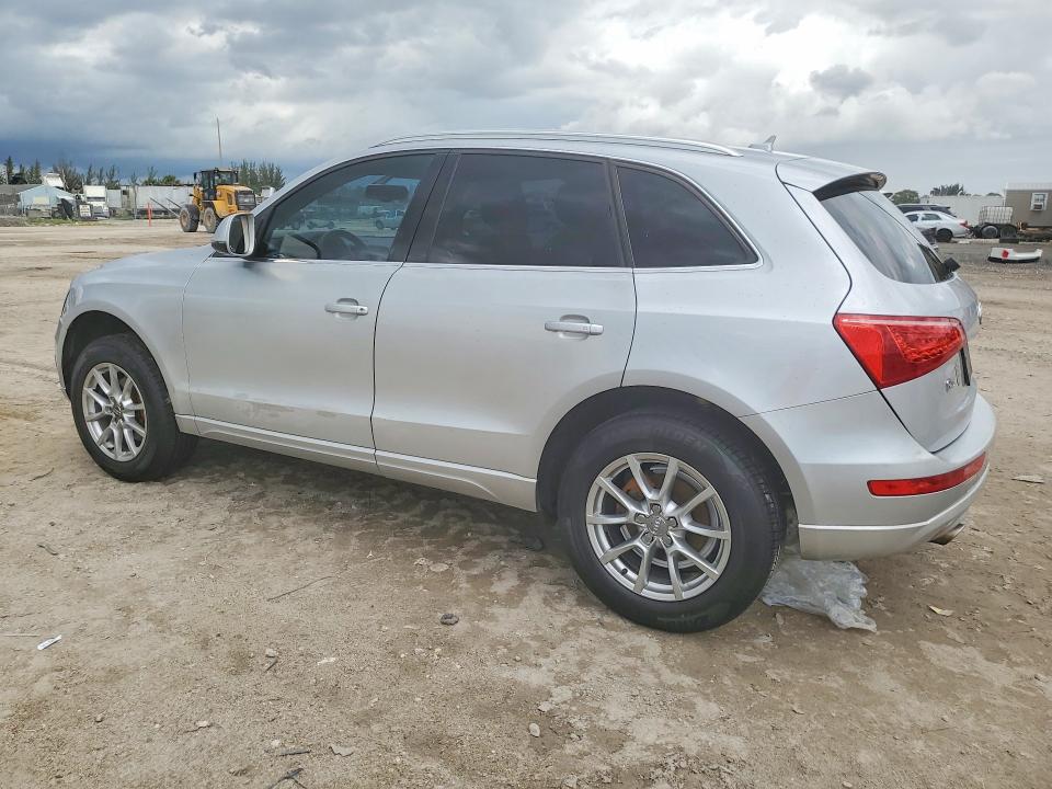 2010 Audi Q5 VIN WA1LKAFP0AA098549 COPART salvage auction — MINOR DENT/SCRATCHES, Fl - Certificate Of Title (P), sold $1,000 on 2026-07-03 (photo 2)