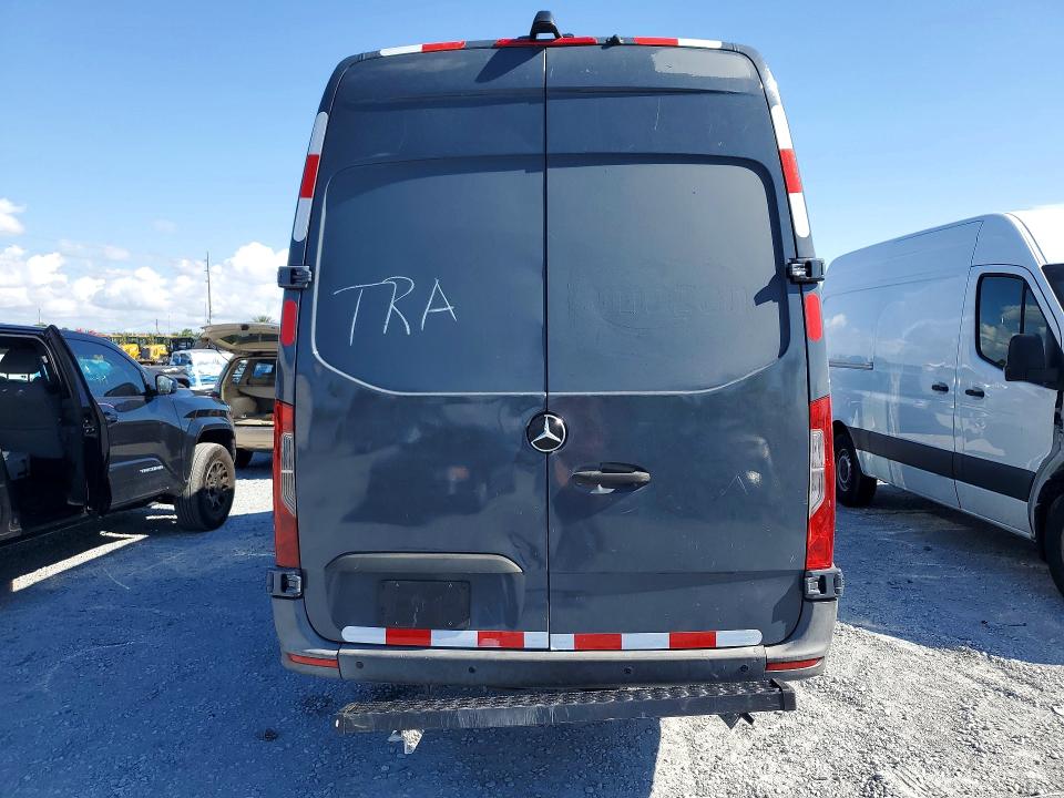 2019 Mercedes-Benz Sprinter VIN WD4PF1CD9KP137715 COPART salvage auction — Minor Dent/Scratches, FL - CERTIFICATE OF TITLE, sold $8,500 on 2026-06-19 (photo 6)