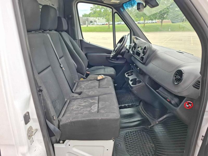 2021 Mercedes-benz VIN W1Y4DBHY4MP333208 COPART salvage auction — NORMAL WEAR, On - Permit No Brand - Unfit (P), sold $5,700 on 2026-07-03 (photo 5)