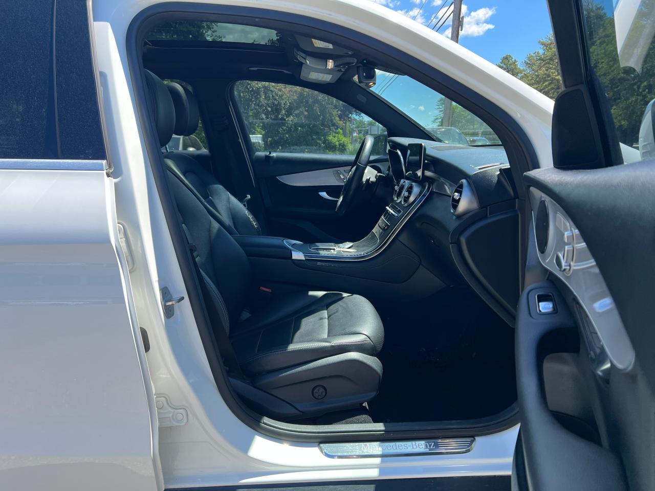 2020 Mercedes-Benz GLC-Class VIN WDC0G8DB5LF725949 COPART salvage auction — Minor Dent/Scratches, TX - CERTIFICATE OF TITLE (P), sold $12,500 on 2026-07-06 (photo 5)