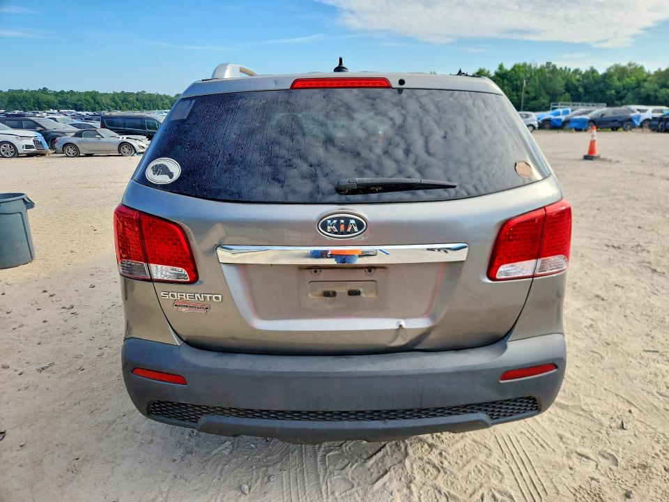 2012 Kia Sorento VIN 5XYKT4A27CG248803 COPART salvage auction — MINOR DENT/SCRATCHES, Fl - Certificate Of Title, sold $750 on 2026-07-03 (photo 6)