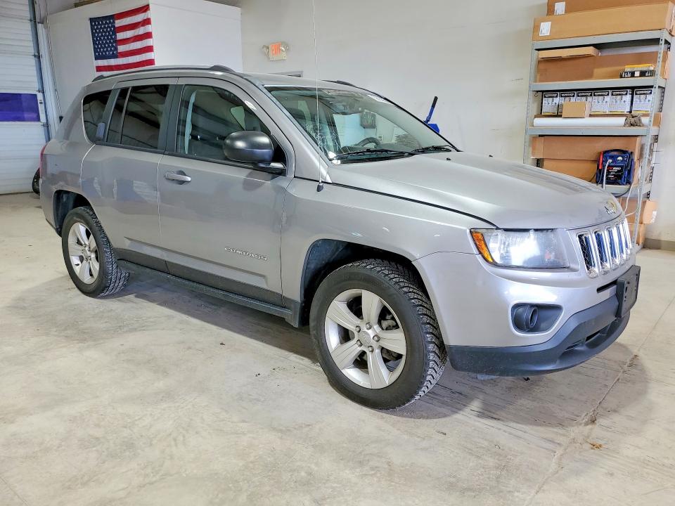 2016 Jeep VIN 1C4NJDBB4GD571860 COPART salvage auction — NORMAL WEAR, Pa - Cert Of Title (P), sold $1,400 on 2026-07-02 (photo 4)