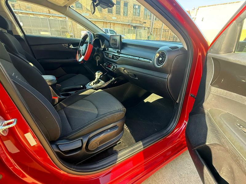 2019 Kia Forte VIN 3KPF34AD4KE056916 COPART salvage auction — MINOR DENT/SCRATCHES, Ok - Certificate Of Title (P), sold $3,000 on 2026-07-02 (photo 5)