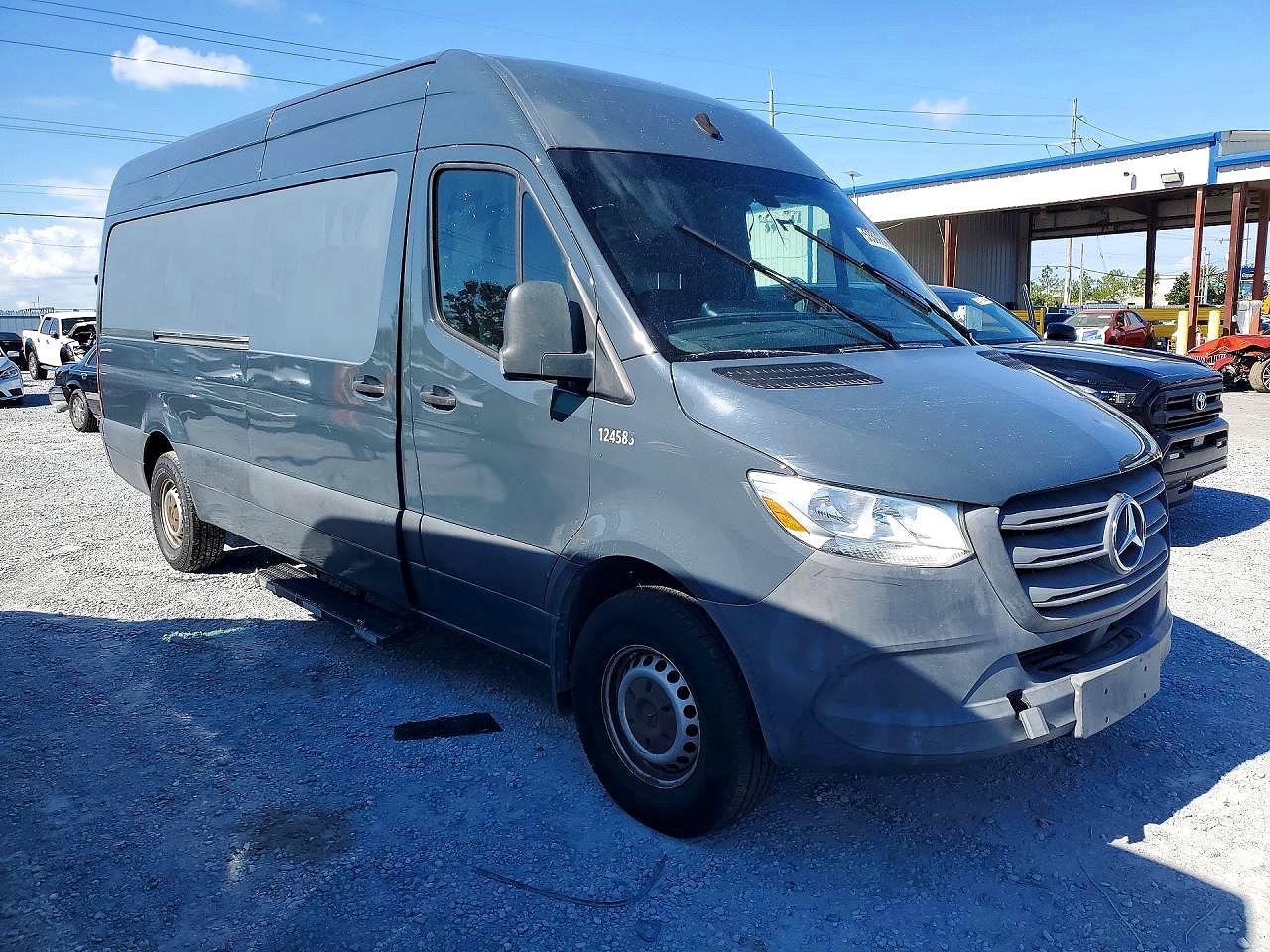 2019 Mercedes-Benz Sprinter VIN WD4PF1CD9KP137715 COPART salvage auction — Minor Dent/Scratches, FL - CERTIFICATE OF TITLE (P), sold $4,550 on 2026-07-06 (photo 4)