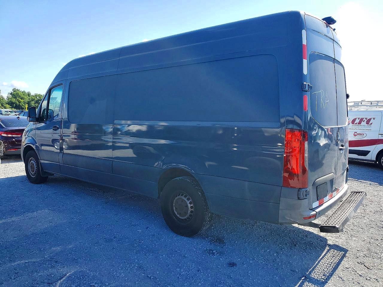 2019 Mercedes-Benz Sprinter VIN WD4PF1CD9KP137715 COPART salvage auction — Minor Dent/Scratches, FL - CERTIFICATE OF TITLE (P), sold $4,550 on 2026-07-06 (photo 2)