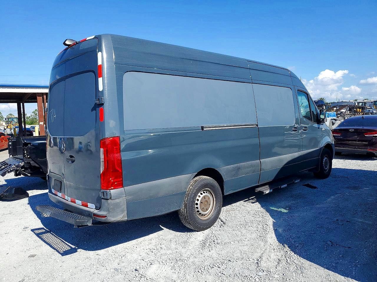 2019 Mercedes-Benz Sprinter VIN WD4PF1CD9KP137715 COPART salvage auction — Minor Dent/Scratches, FL - CERTIFICATE OF TITLE (P), sold $4,550 on 2026-07-06 (photo 3)
