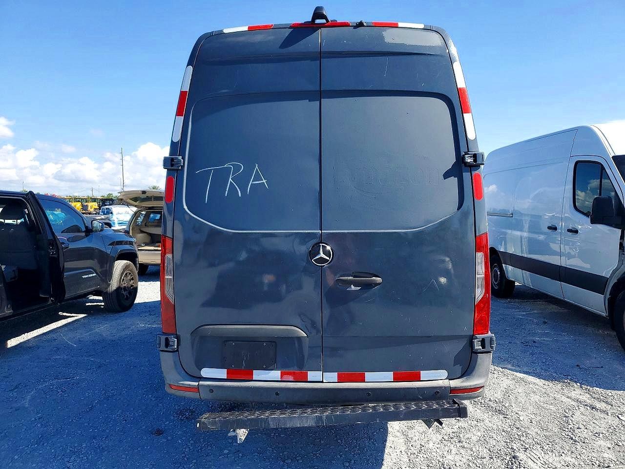 2019 Mercedes-Benz Sprinter VIN WD4PF1CD9KP137715 COPART salvage auction — Minor Dent/Scratches, FL - CERTIFICATE OF TITLE (P), sold $4,550 on 2026-07-06 (photo 6)