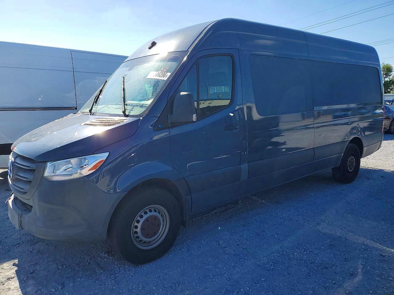 2019 Mercedes-Benz Sprinter VIN WD4PF1CD9KP137715 COPART salvage auction — Minor Dent/Scratches, FL - CERTIFICATE OF TITLE (P), sold $4,550 on 2026-07-06 (photo 1)